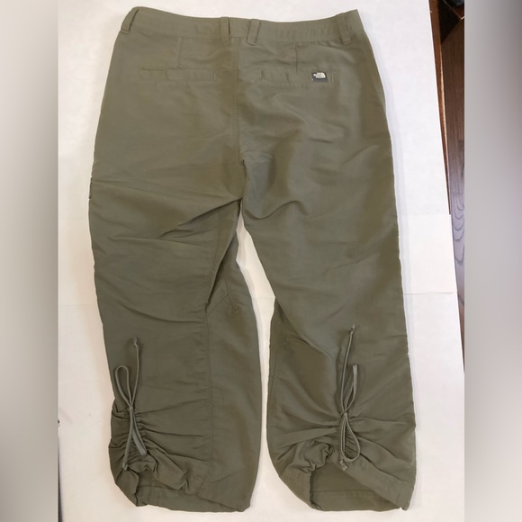 The North Face Aphrodite Capri Pants green Size 6 TNF hiking everyday 5 pockets - Picture 2 of 9